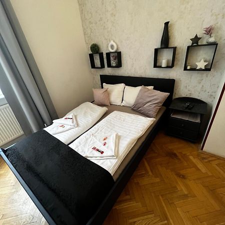Spring Roses Downtown Boutique Hotel Budapest Exterior photo