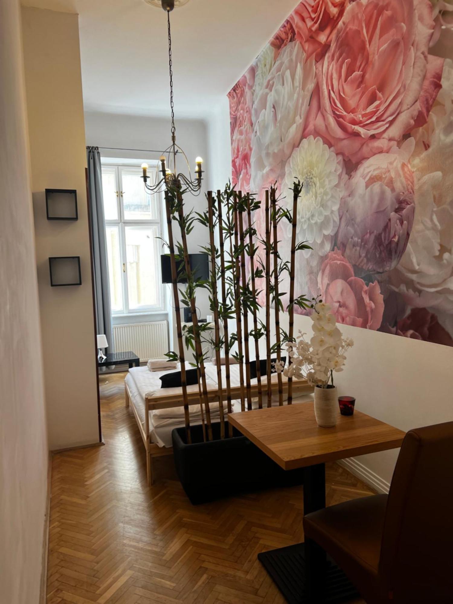 Spring Roses Downtown Boutique Hotel Budapest Exterior photo