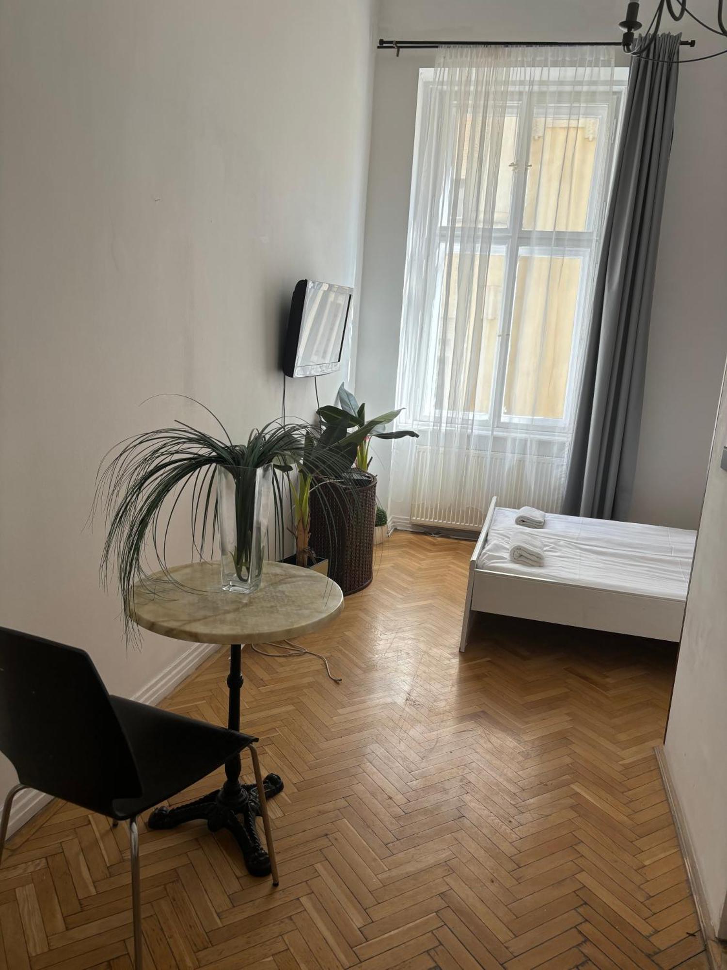 Spring Roses Downtown Boutique Hotel Budapest Exterior photo